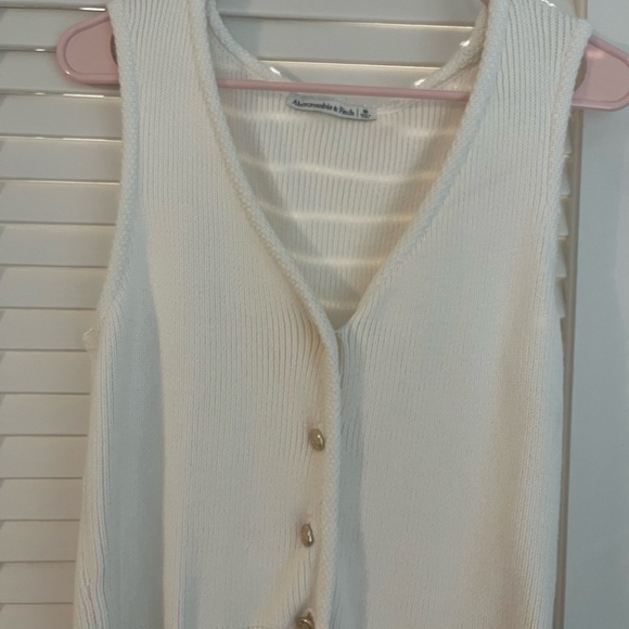 Abercrombie & Fitch Cream Rib Knit button-up sweater vest - Picture 2 of 4